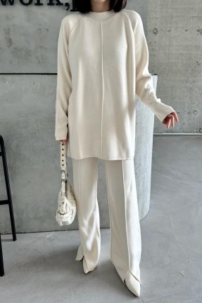 Çımalı yırtmaçlı triko takım Çımalı yırtmaçlı triko takım