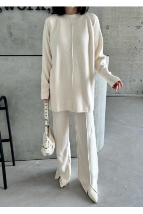 Çımalı yırtmaçlı triko takım Çımalı yırtmaçlı triko takım