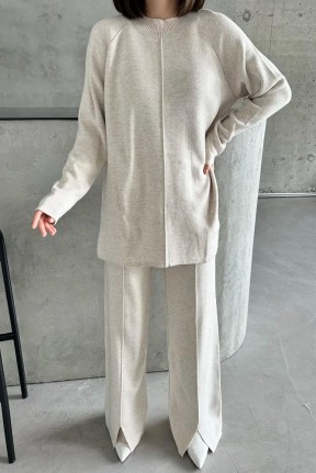 Çımalı yırtmaçlı triko takım Çımalı yırtmaçlı triko takım