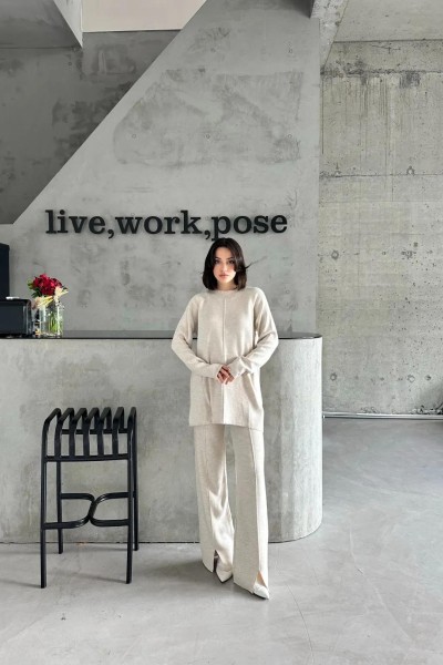 Çımalı yırtmaçlı triko takım Çımalı yırtmaçlı triko takım