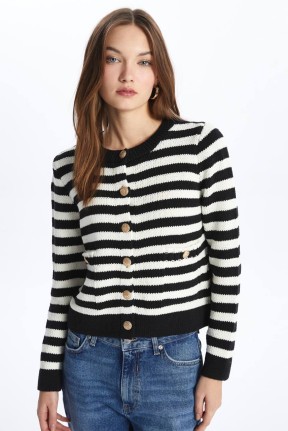 Düğmeli çizgili triko hırka