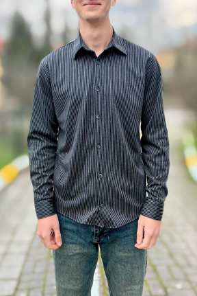 Çizgili klasik yaka düğmeli gömlek Çizgili klasik yaka düğmeli gömlek