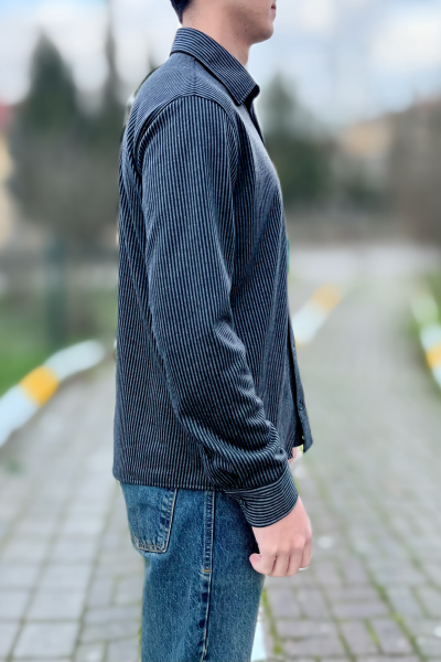 Çizgili klasik yaka düğmeli gömlek Çizgili klasik yaka düğmeli gömlek