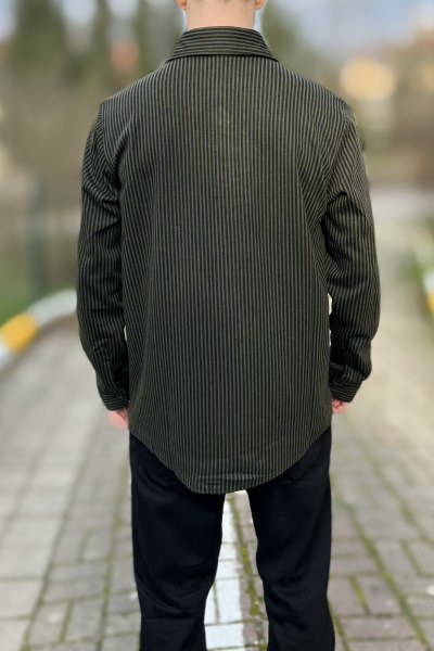 Çizgili klasik yaka düğmeli gömlek Çizgili klasik yaka düğmeli gömlek