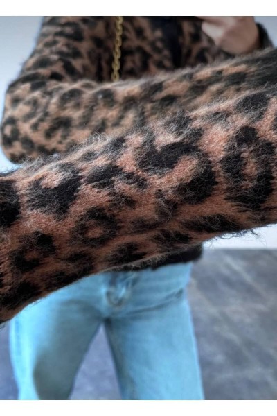 Kadın leopar desenli düğmeli hırka