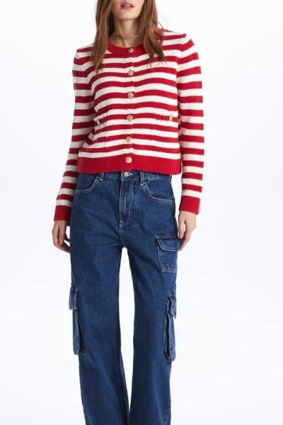 Düğmeli çizgili triko hırka