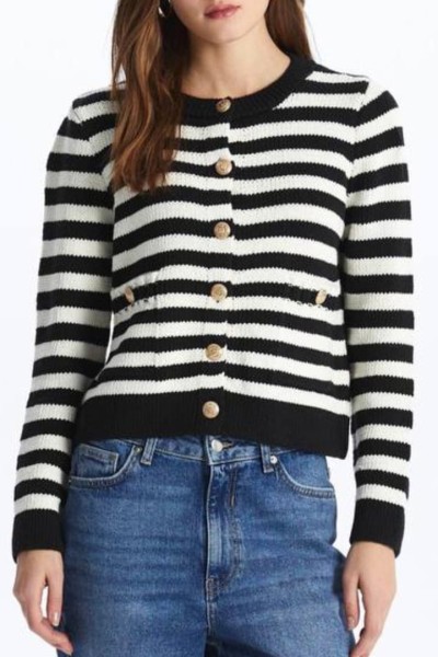Düğmeli çizgili triko hırka